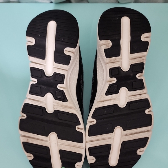 Skechers Air Cooled Arch Fit Black and Gray Sneakers - Picture 8 of 10